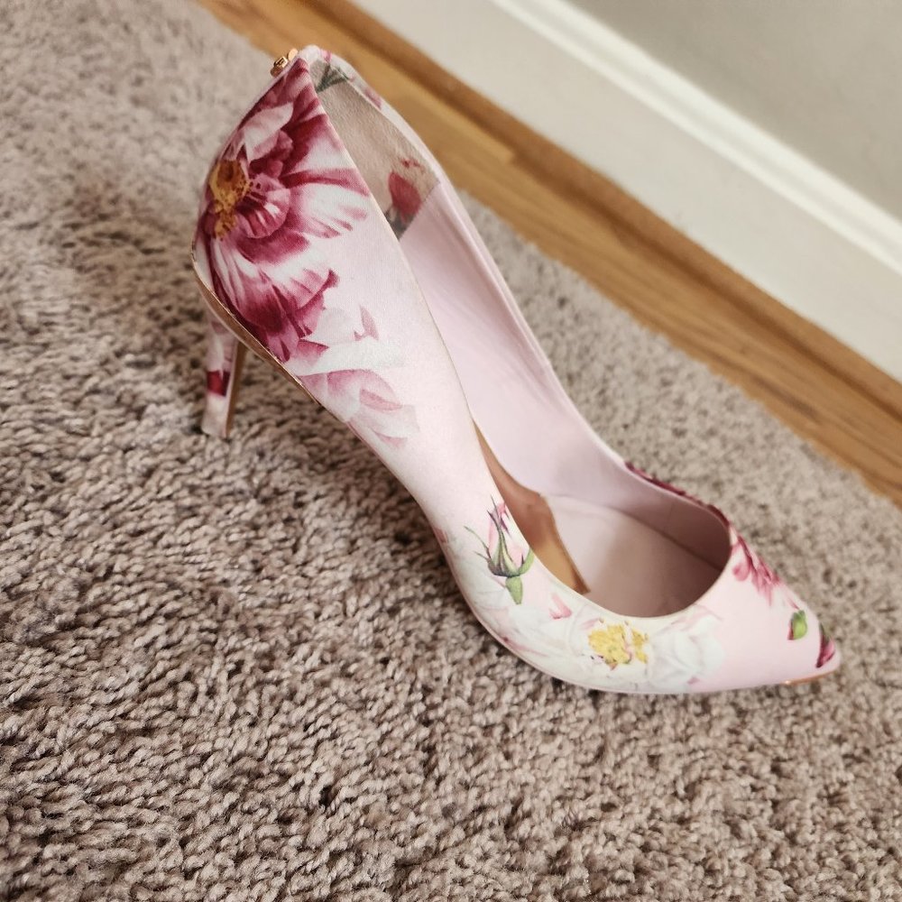 Ted Baker London Floral High Heel Size US 8.5 EU 39.5